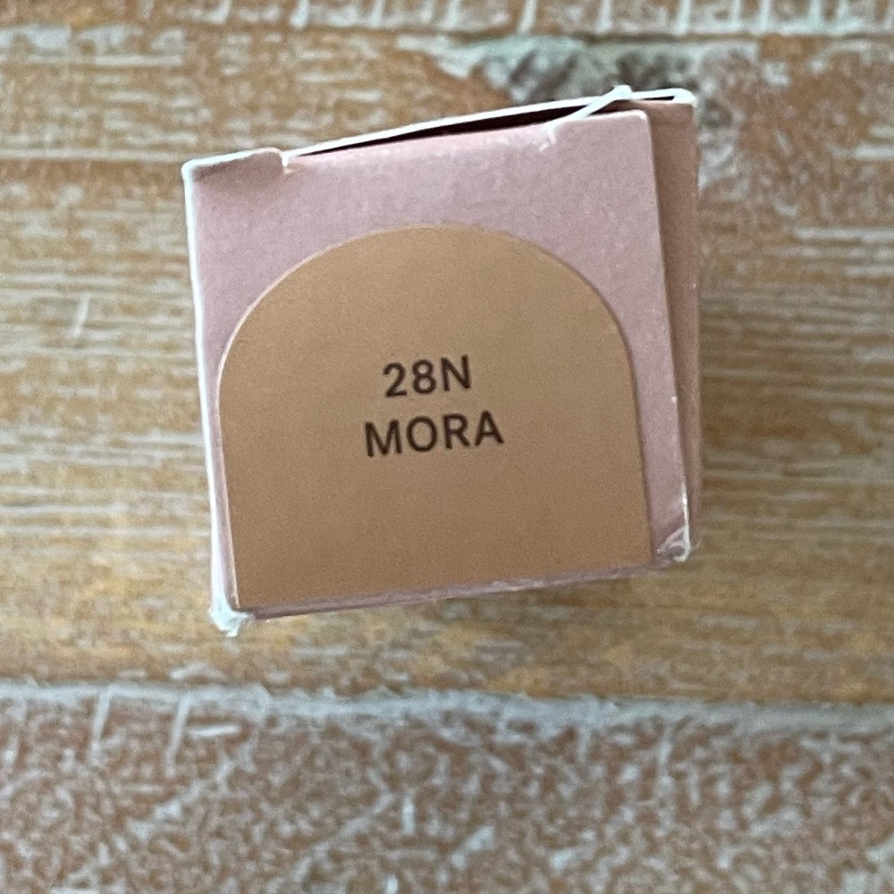 ILIA Skin Remind Blurring Stick - Picture 3 of 12